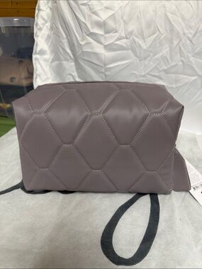 LUG Bumper BNWT Pearl Satin Luxe Vegan Leather 🤍🤍🤍